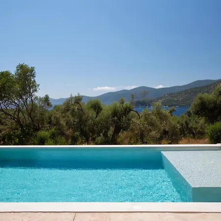 Skinos - Petrolithos Coastal Willa *